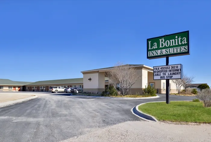 La Bonita Inn & Suites