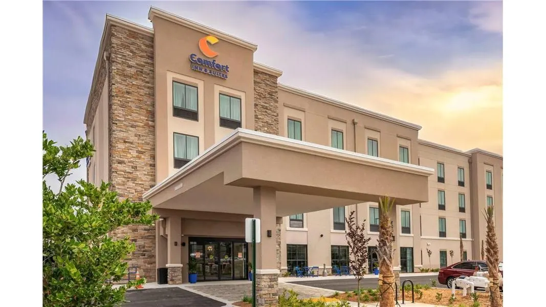 Comfort Inn & Suites Jacksonville - Orange Park Near Naval Air Station