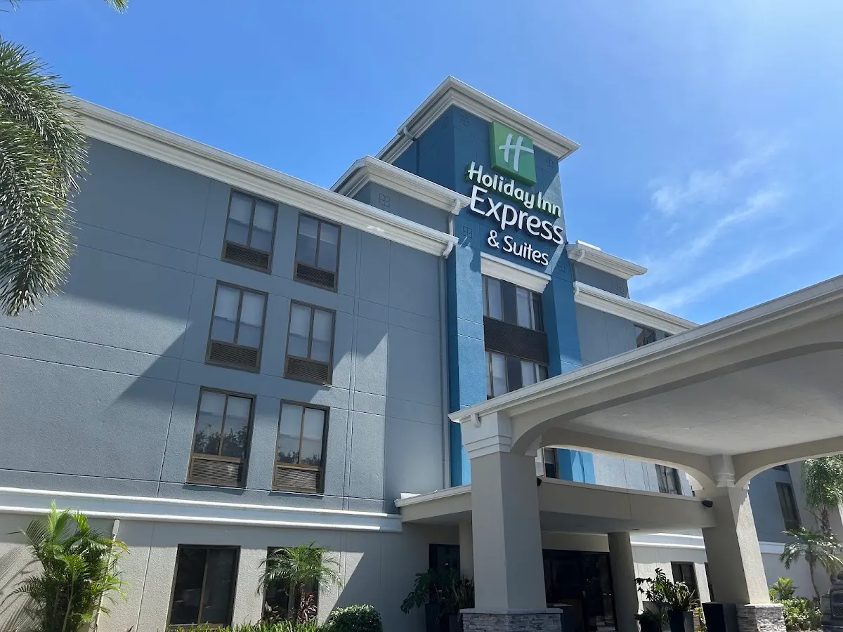 Holiday Inn Express & Suites Tampa
