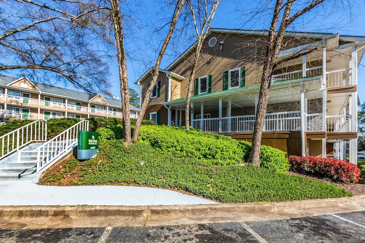 HomeTowne Studios by Red Roof Atlanta - Norcross Downtown