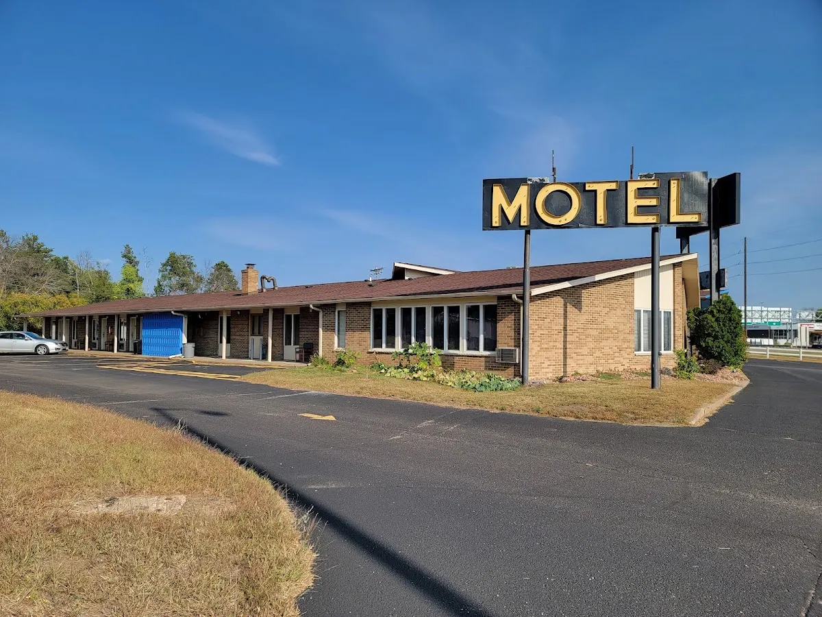 AmeriVu Inn and Suites - Eau Claire
