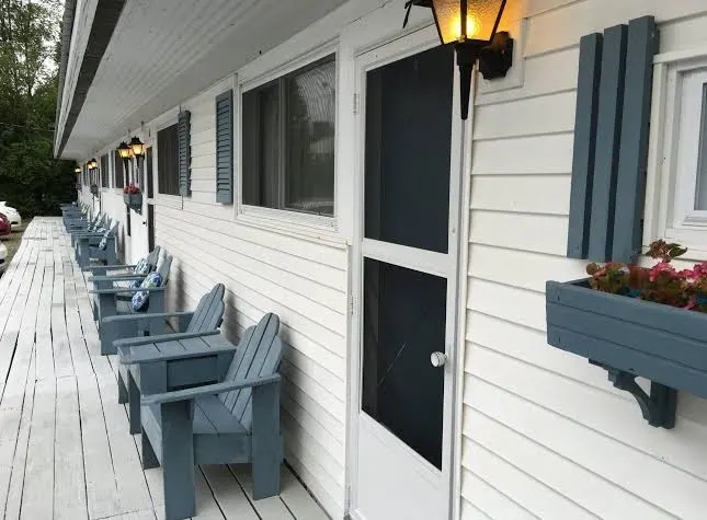 Country Squire Motel