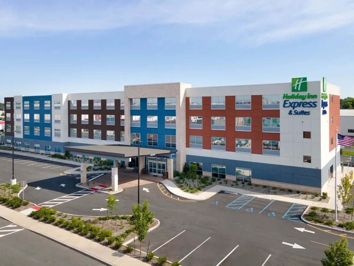 Holiday Inn Express & Suites Linden - Newark South by IHG