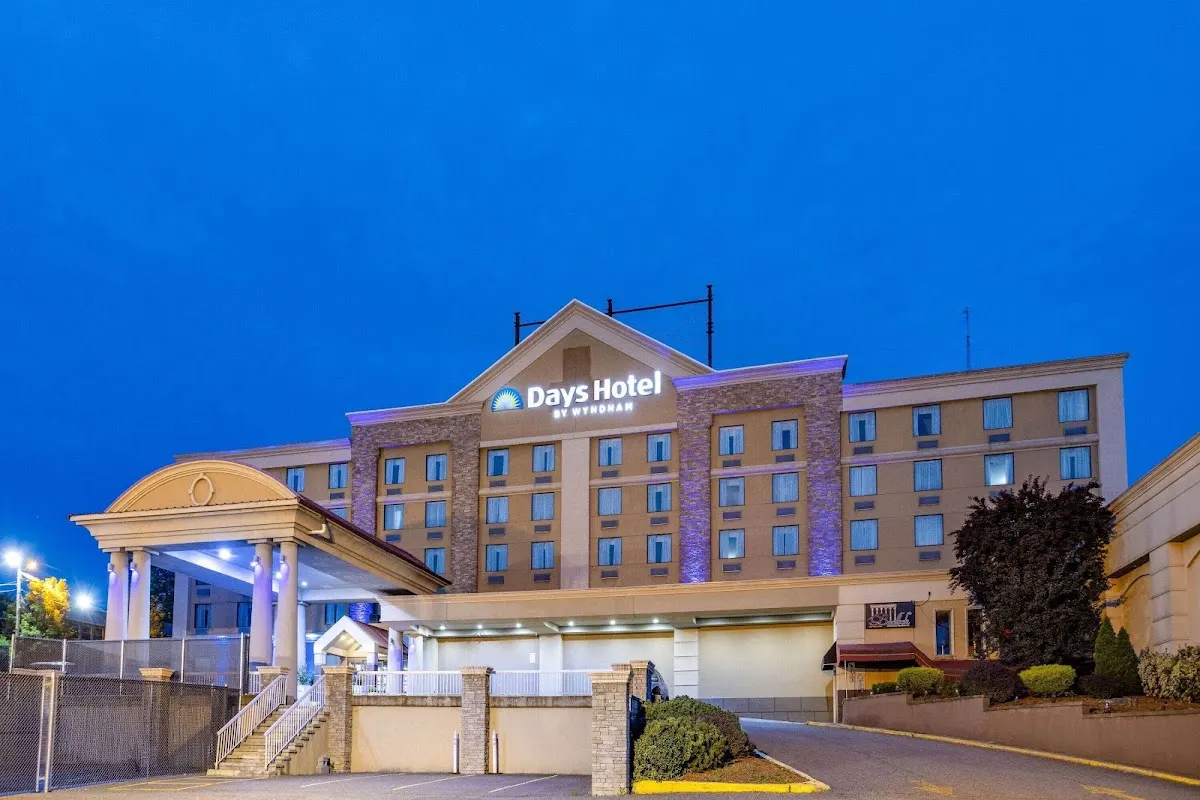Days Hotel by Wyndham North Bergen /NYC Area