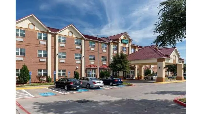 Quality Suites Addison-Dallas