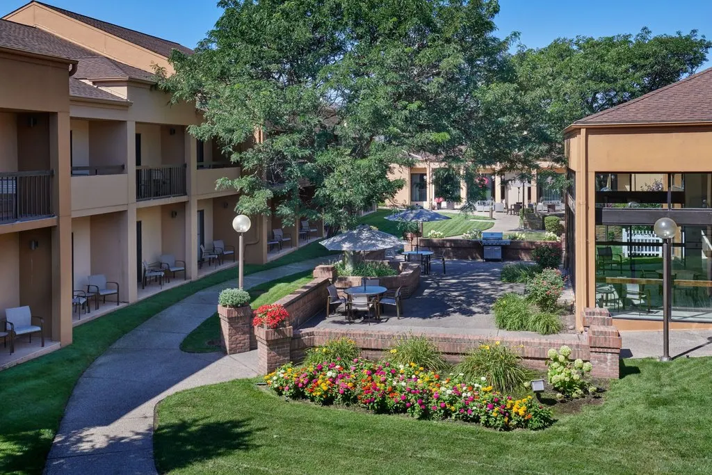 Courtyard by Marriott Detroit Dearborn