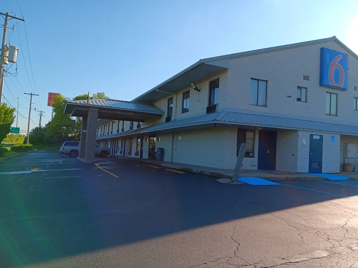 Motel 6 Jeffersonville, IN - Louisville