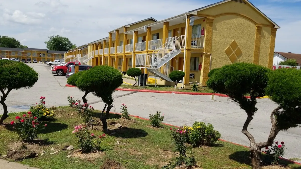 OYO Great Western Inn