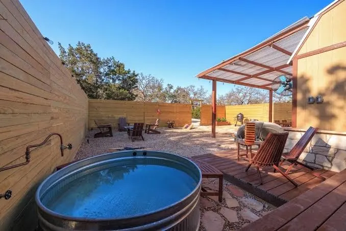 Romantic Luxury Retreat-hot/cold pool & sauna