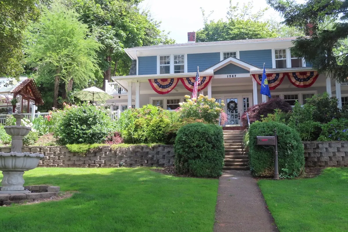 Terraluna Inn | Bed & Breakfast