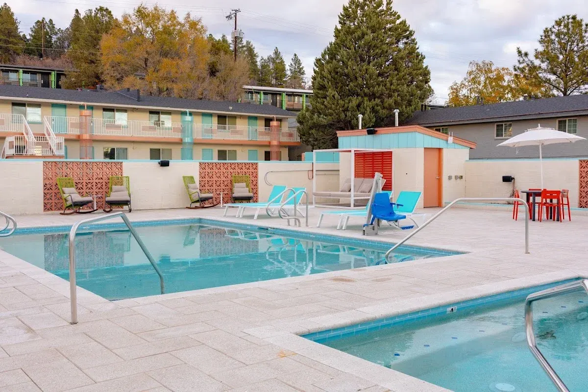 Whispering Winds Motor Hotel