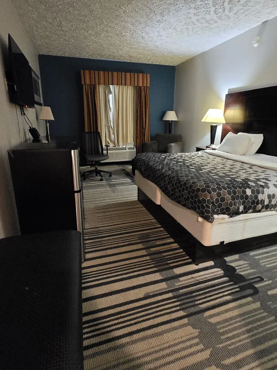Super Inn & Suites