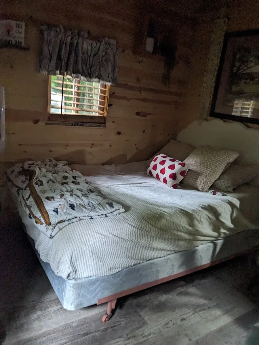 Angie's Country Cabins Bed & Breakfast