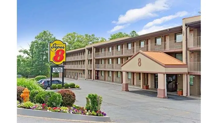 Super 8 by Wyndham Laurel