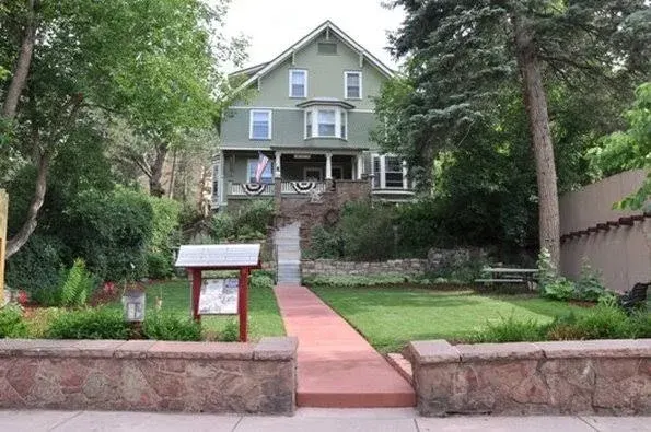 Avenue Hotel Bed and Breakfast