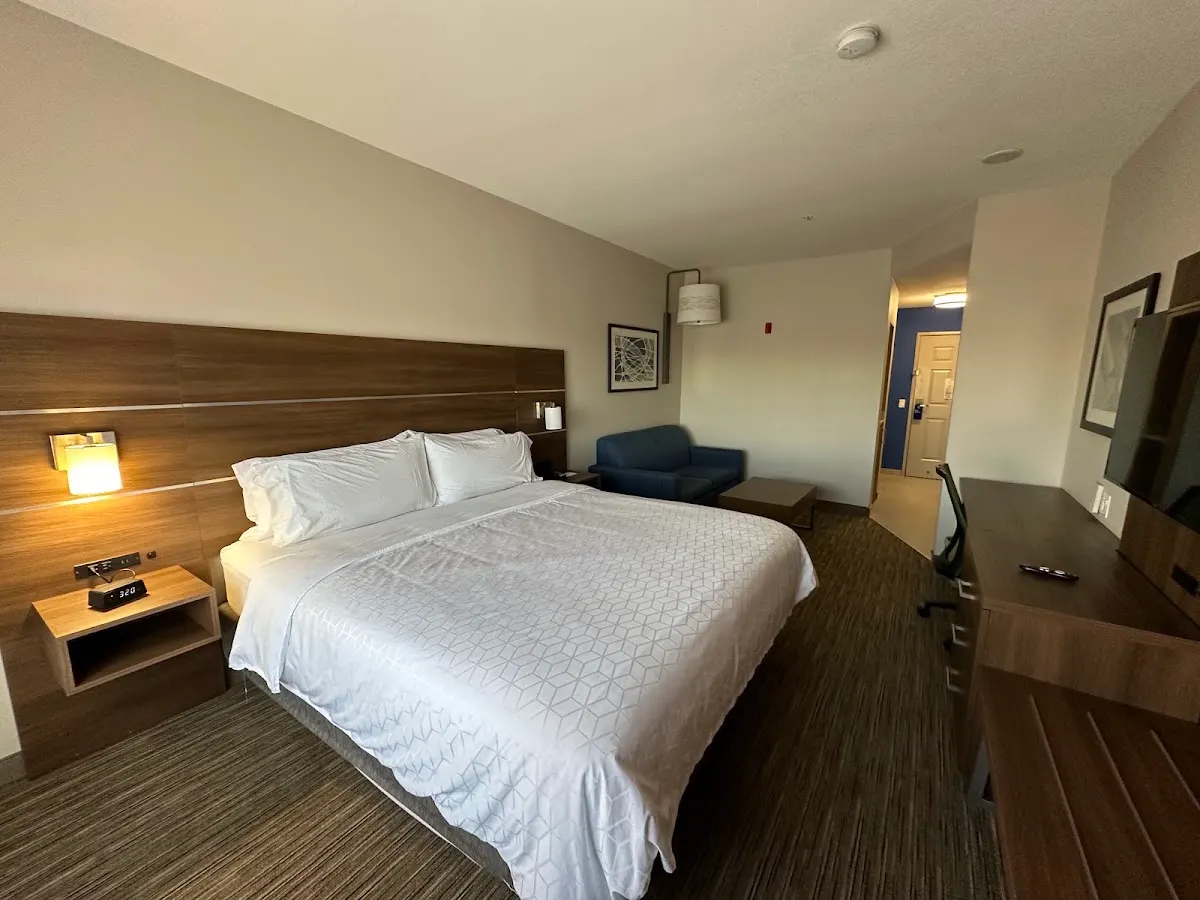 Holiday Inn Express & Suites Lake Forest - Irvine East by IHG