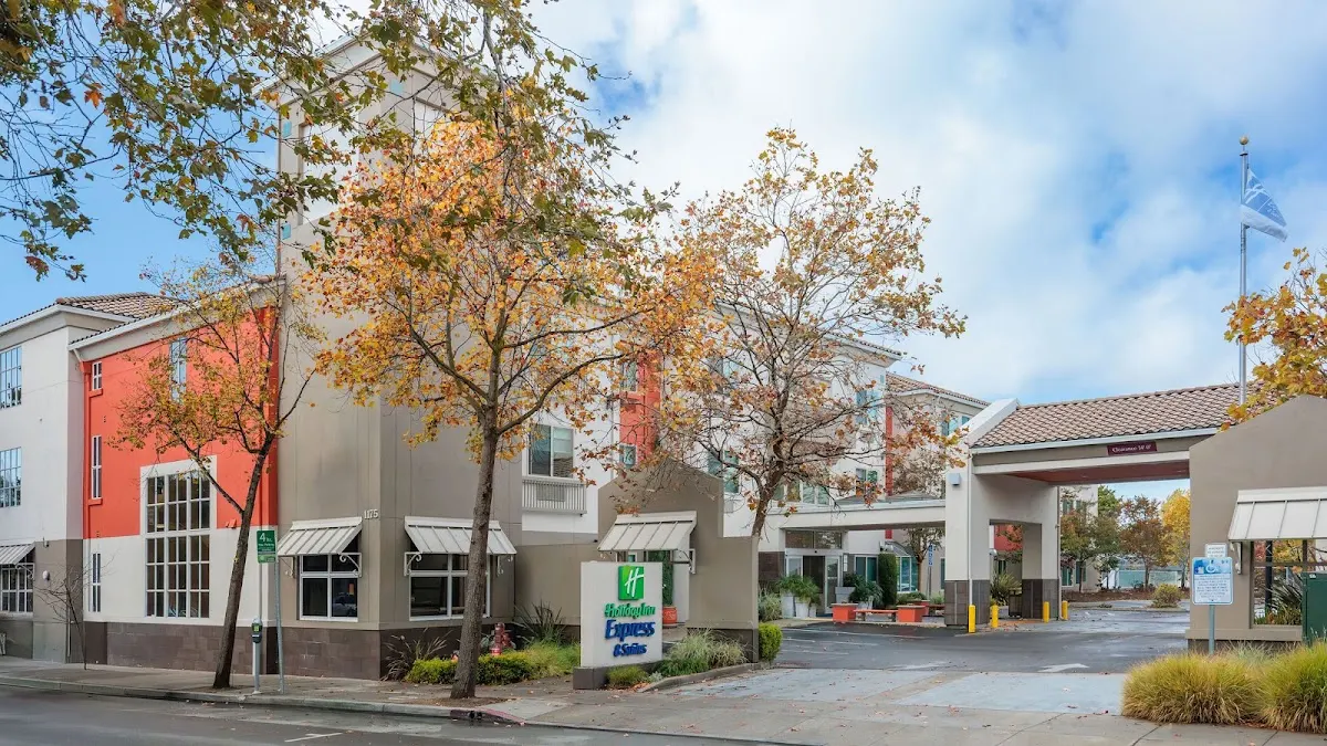 Holiday Inn Express & Suites Berkeley by IHG