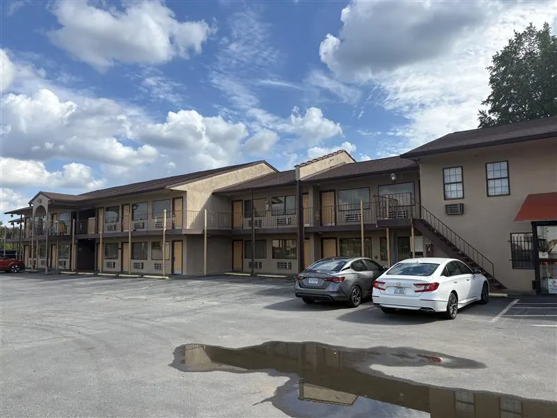 Travelers Inn
