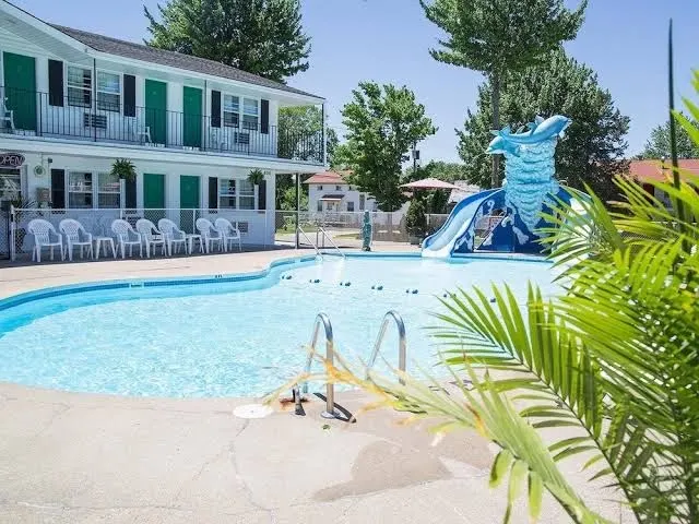 Colonial Motel