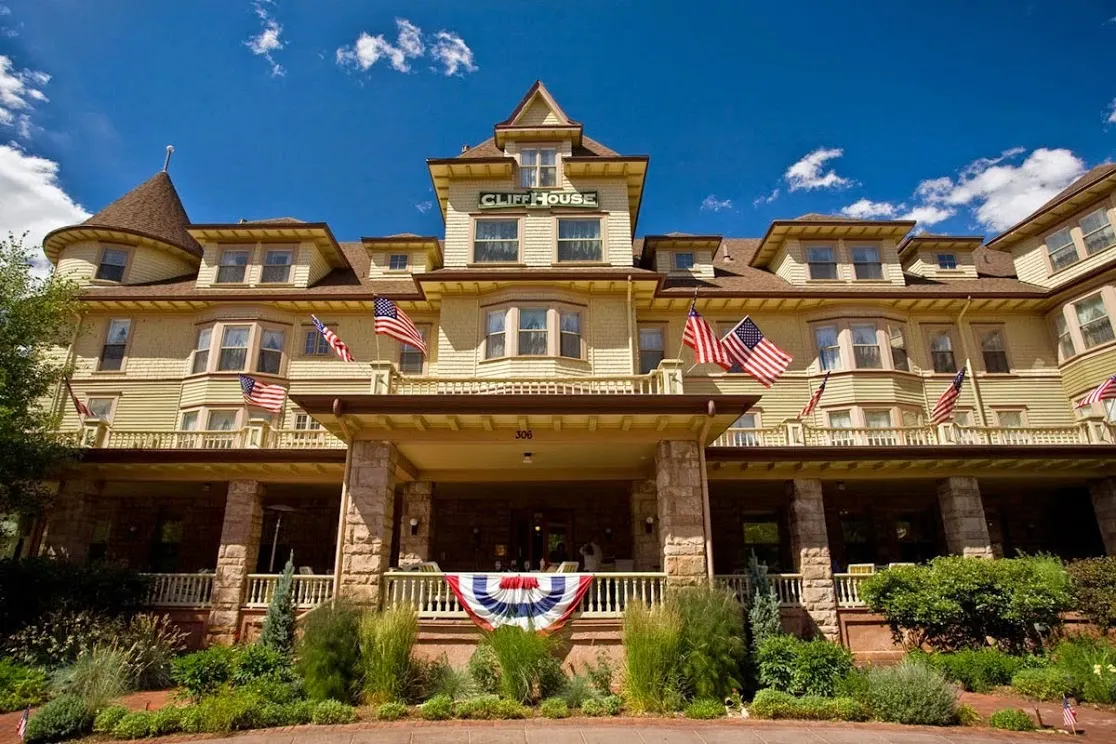 The Cliff House at Pikes Peak