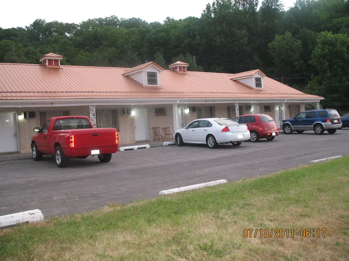 Relax Inn Motel And Night Bar