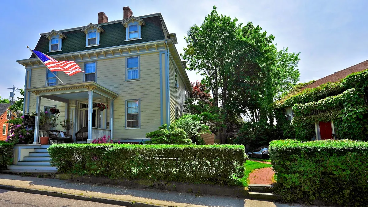 Yankee Peddler Inn
