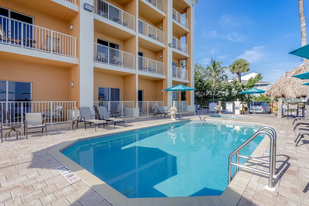 Hutchinson Island Plaza Hotel & Suites