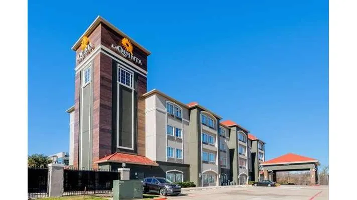 La Quinta Inn & Suites by Wyndham Fort Worth Arlington West