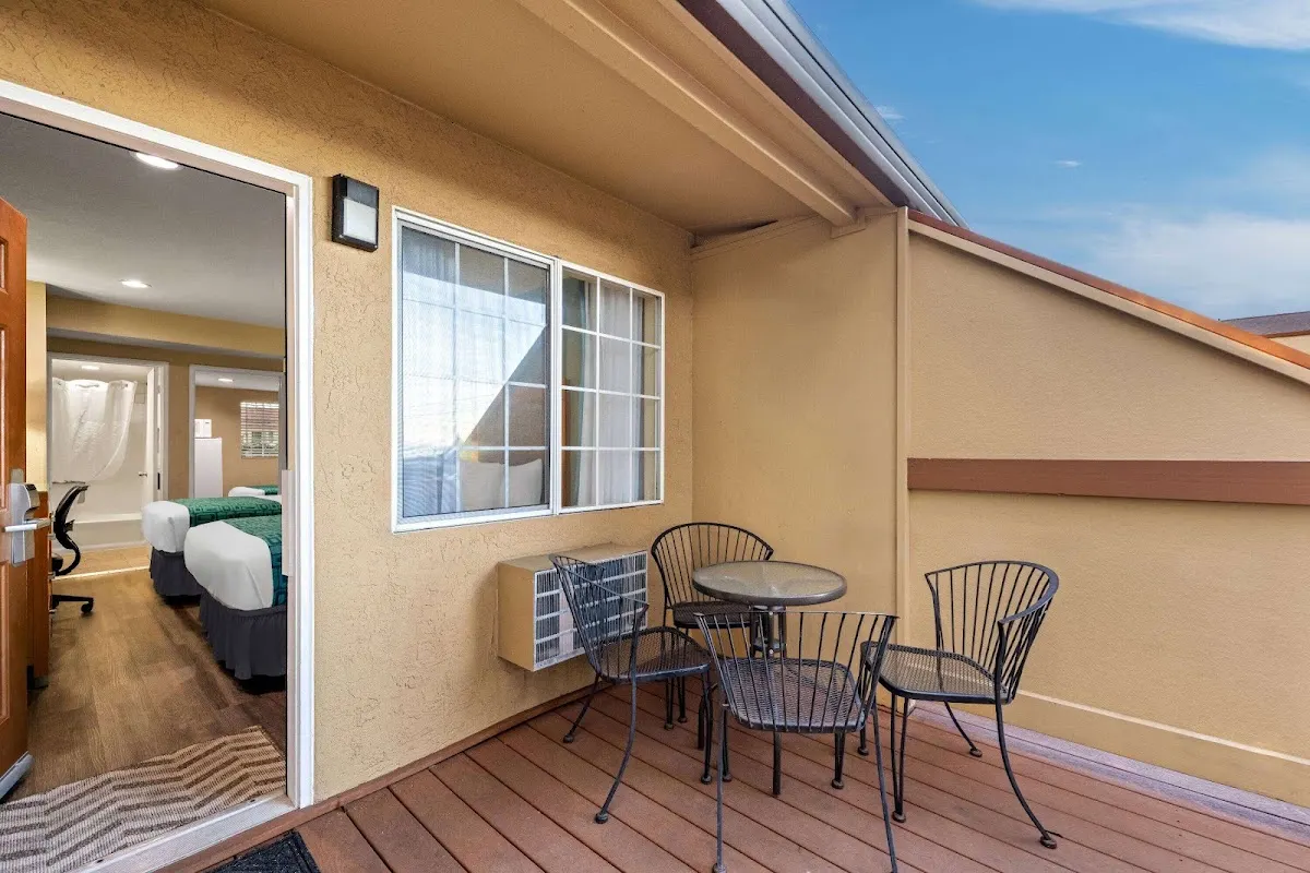 Howard Johnson by Wyndham Santa Cruz