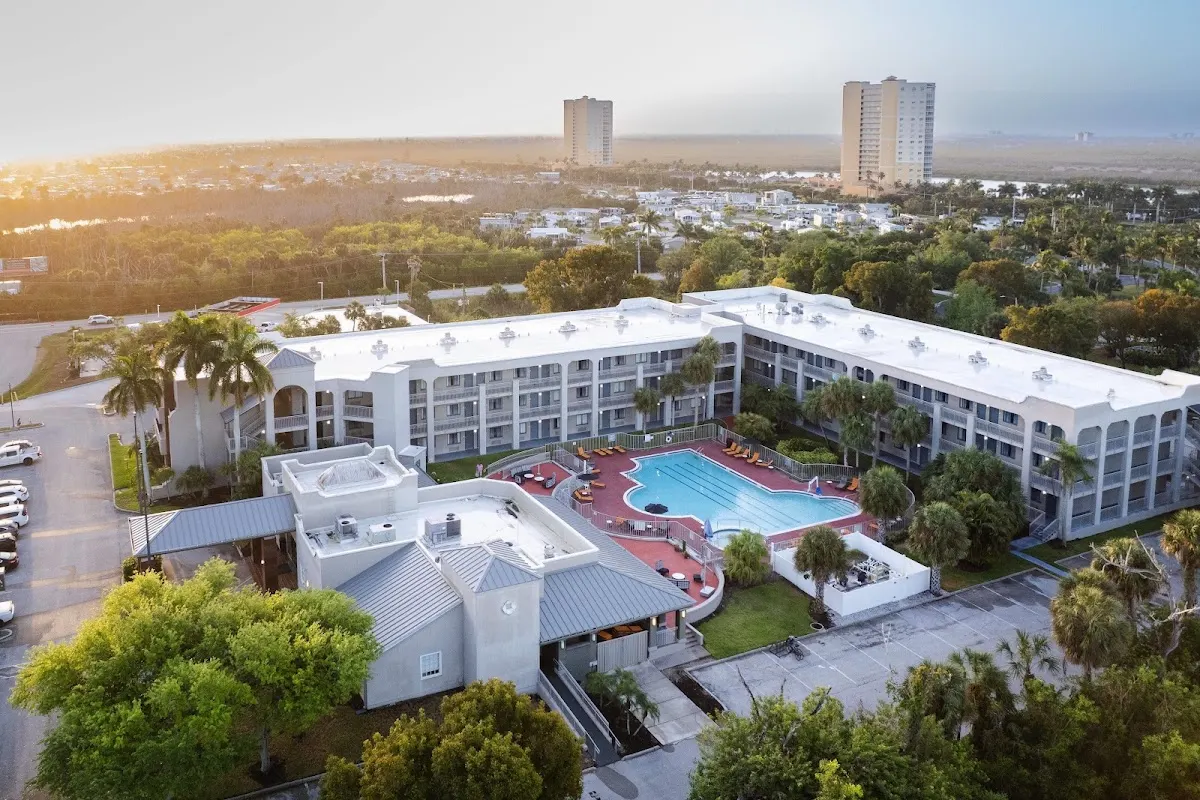 La Quinta Inn & Suites by Wyndham Ft. Myers-Sanibel Gateway