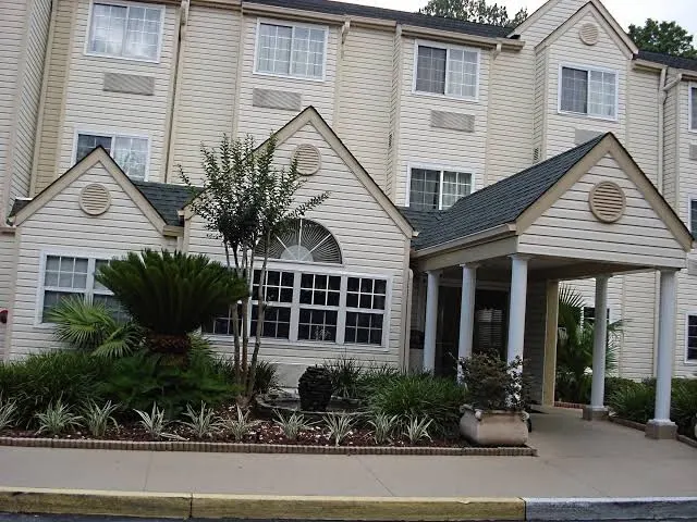 Hometown Inn & Suites