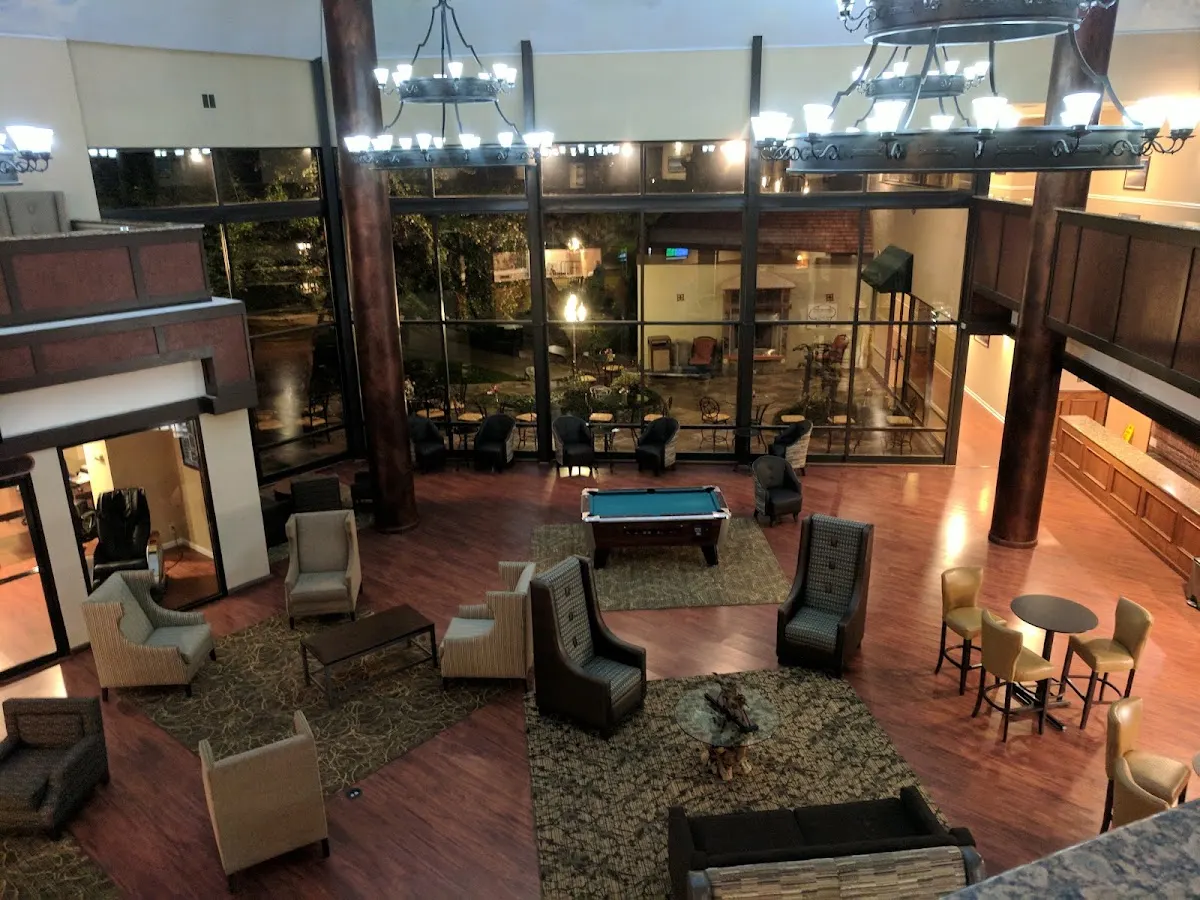Airport Plaza Hotel