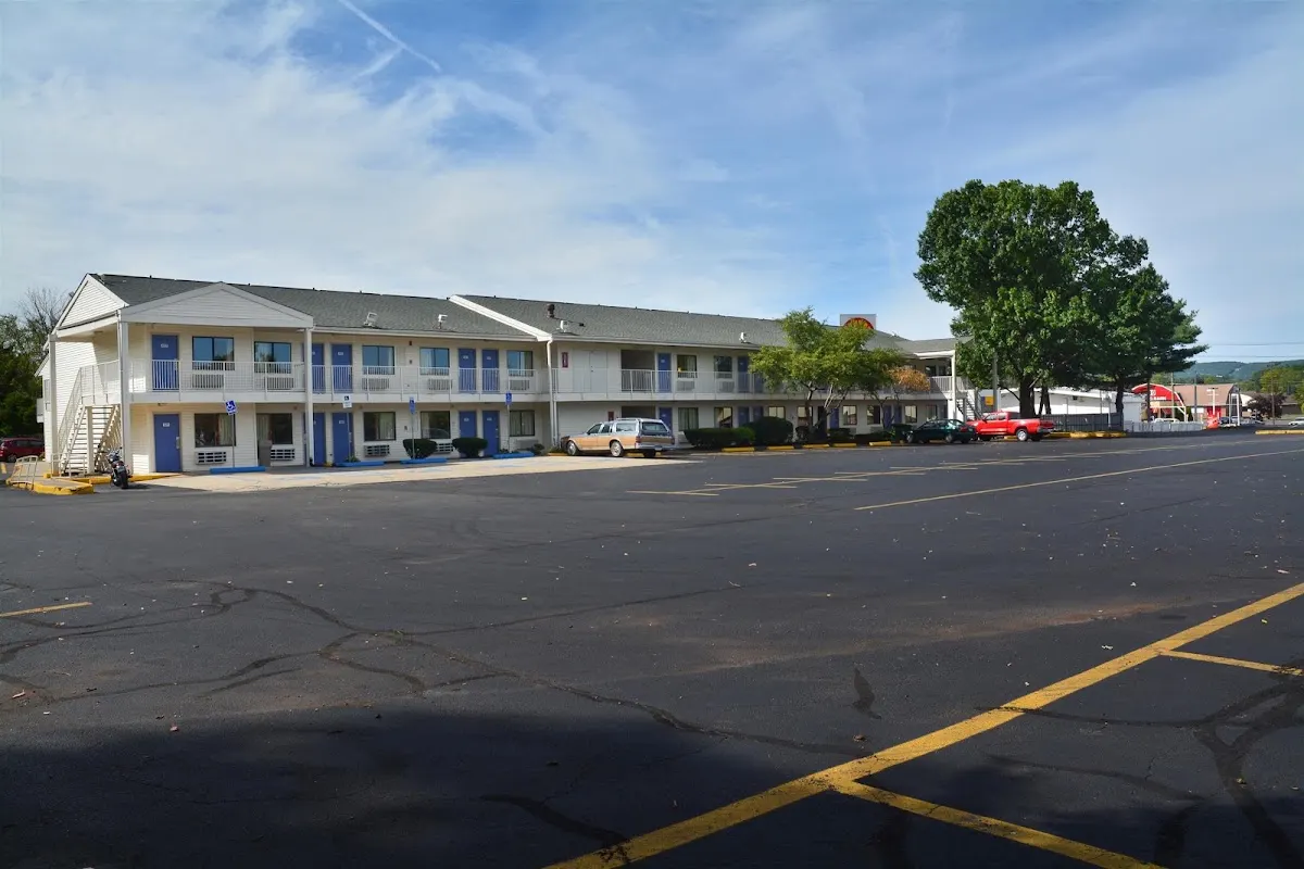 Motel 6 Southington, CT - Hartford