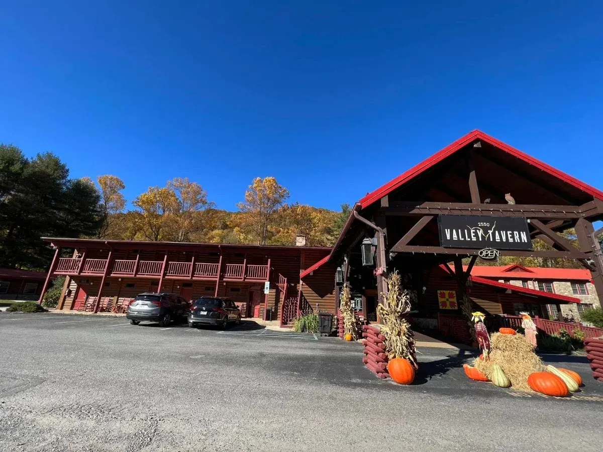 Smoky Falls Lodge