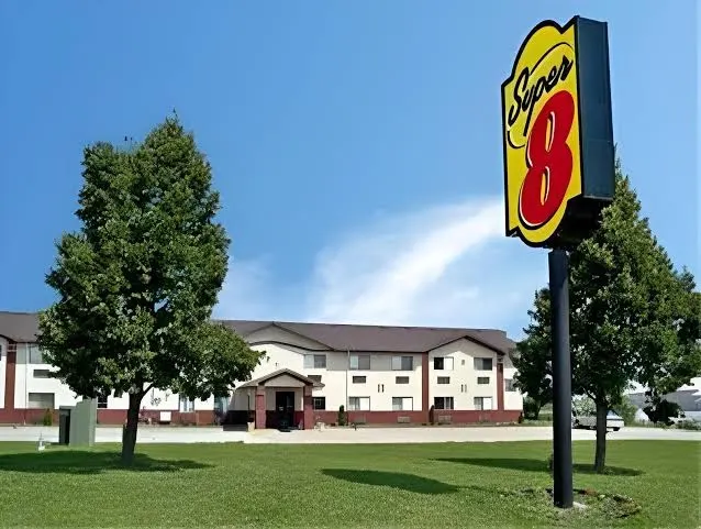 Super 8 by Wyndham Washington/Peoria Area