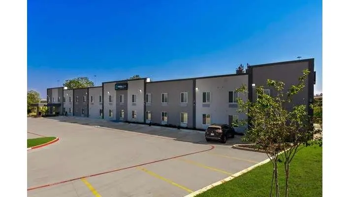 Clarion Pointe Fort Worth East - Arlington