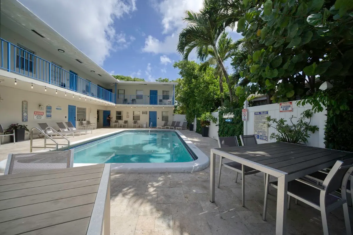 Beachside Garden Apartments By Lowkl