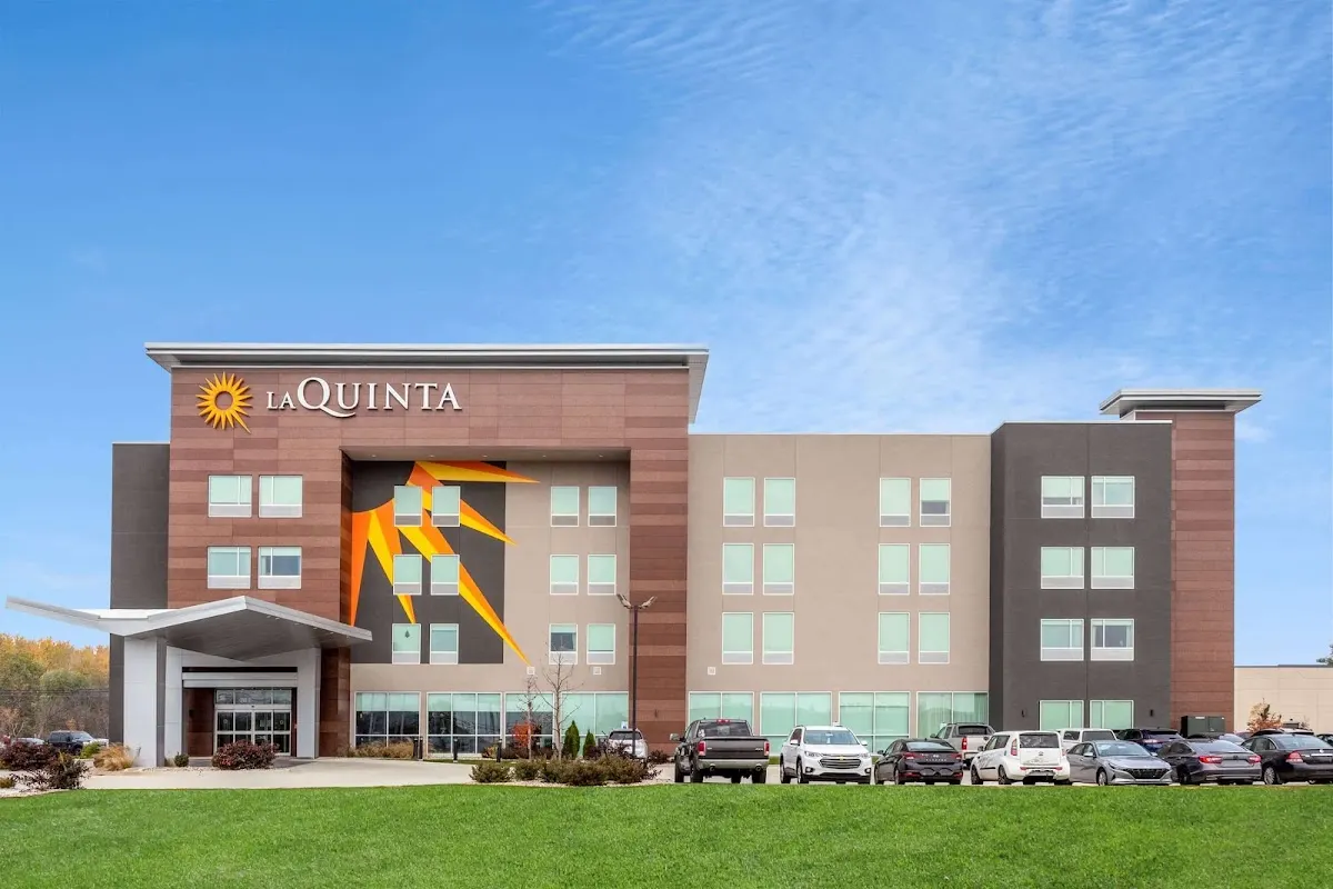 La Quinta Inn & Suites by Wyndham Shorewood