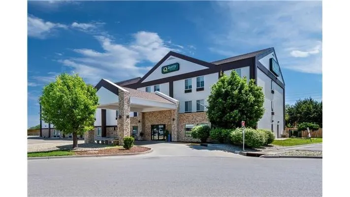 Quality Inn & Suites Manhattan
