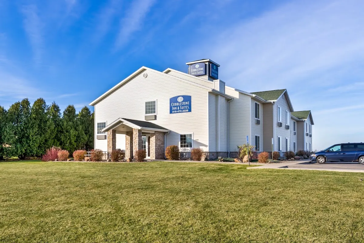 Cobblestone Inn & Suites - Vinton, IA
