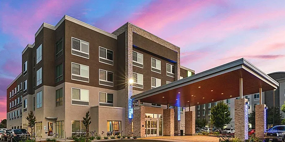 Holiday Inn Express & Suites Suisun City, an IHG Hotel