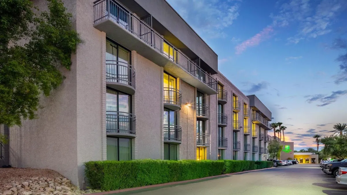 Holiday Inn & Suites Phoenix Airport North by IHG