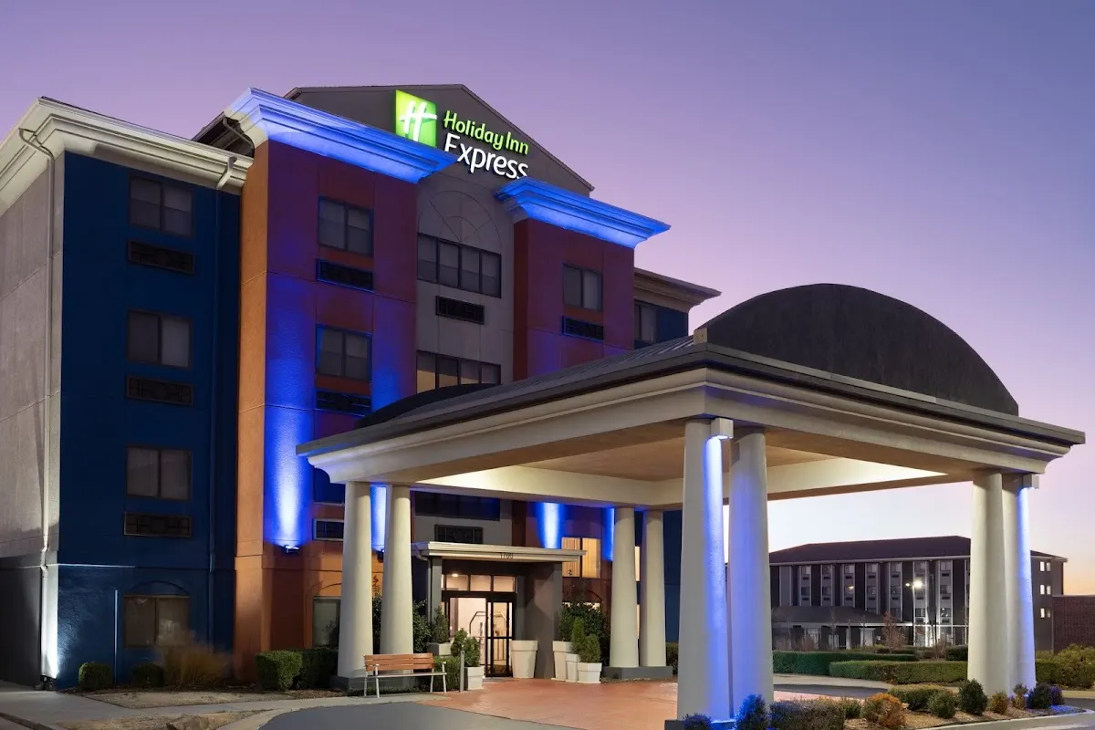 Holiday Inn Express & Suites Midwest City by IHG