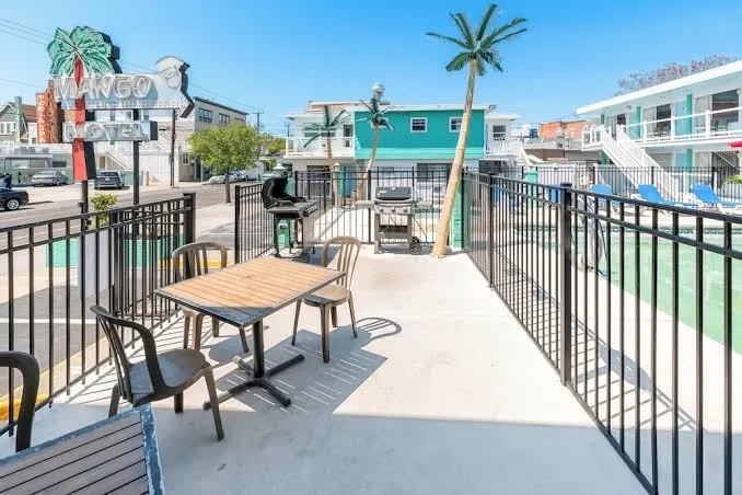 Mango Motel