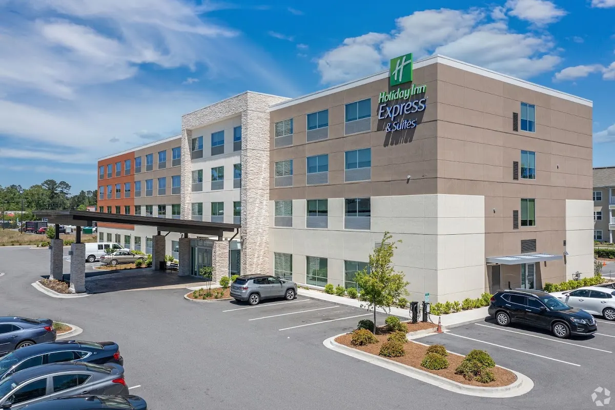 Holiday Inn Express & Suites Savannah N - Port Wentworth, an IHG Hotel