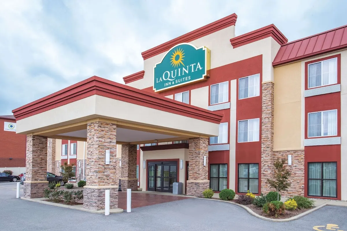 La Quinta Inn & Suites by Wyndham O'Fallon, IL - St. Louis