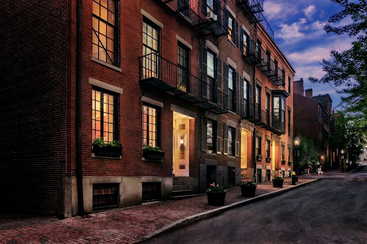 Maverick Suites at 40 Temple Street