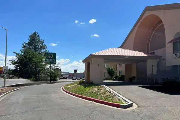 Quality Inn & Suites Farmington