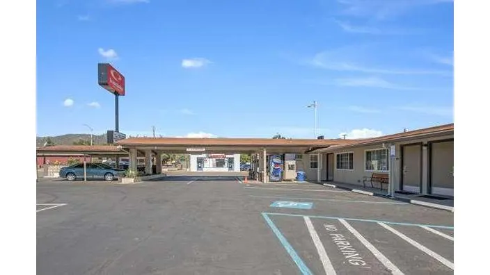 Econo Lodge Inn & Suites Yreka