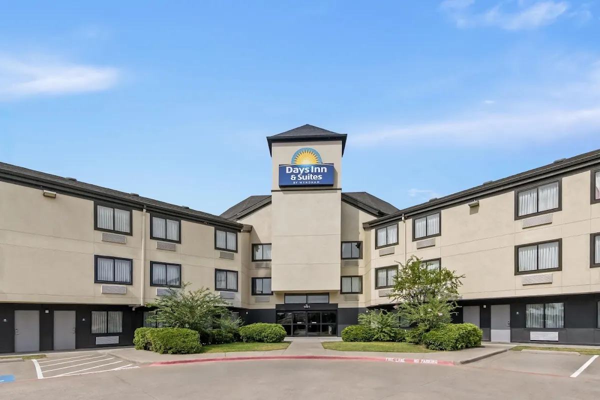 Days Inn & Suites by Wyndham DeSoto